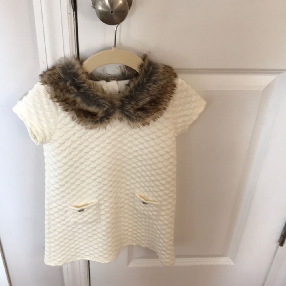 Girls short sleeve dress.